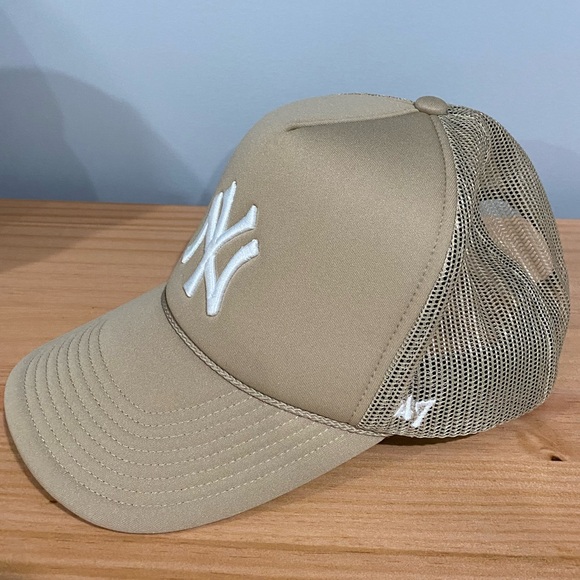 ‘47 New York Yankees Foam Trucker Snapback Adjustable Hat, khaki, OSFA - Picture 5 of 7